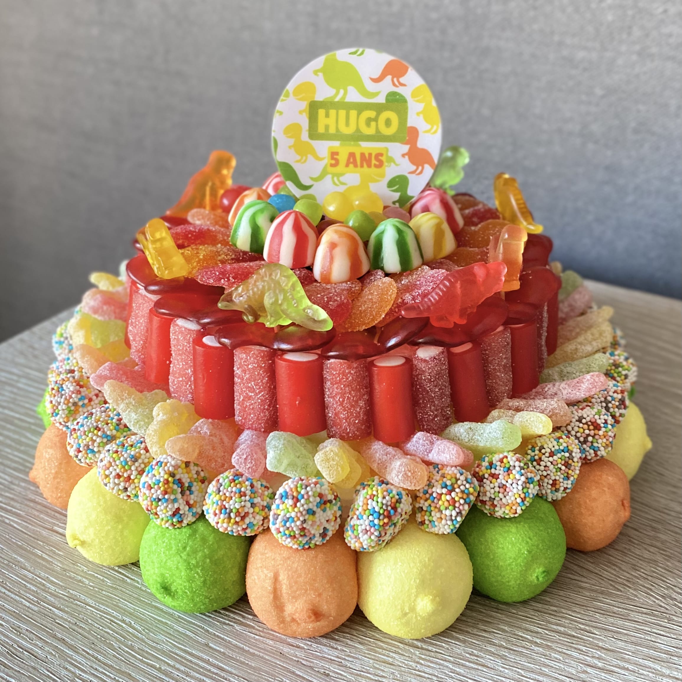 Gâteau de bonbons réalisé exclusivement avec des bonbons HARIBO